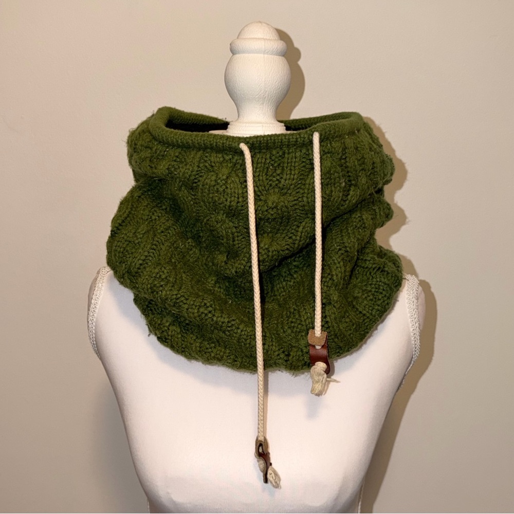 Urban Outfitters Green Knit Scarf